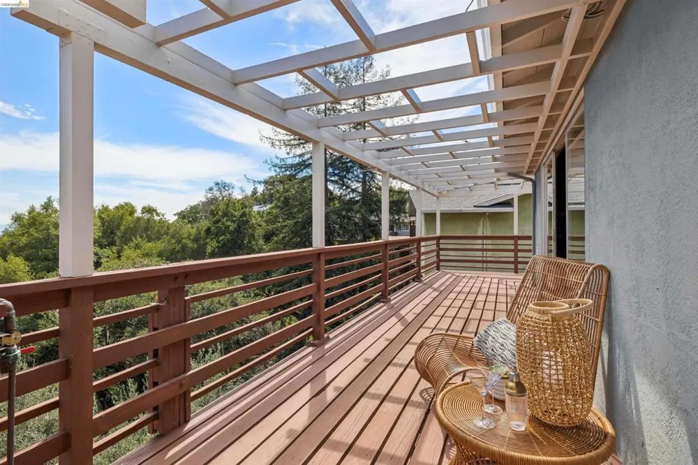 3353 Burdeck Dr Oakland, CA 94602