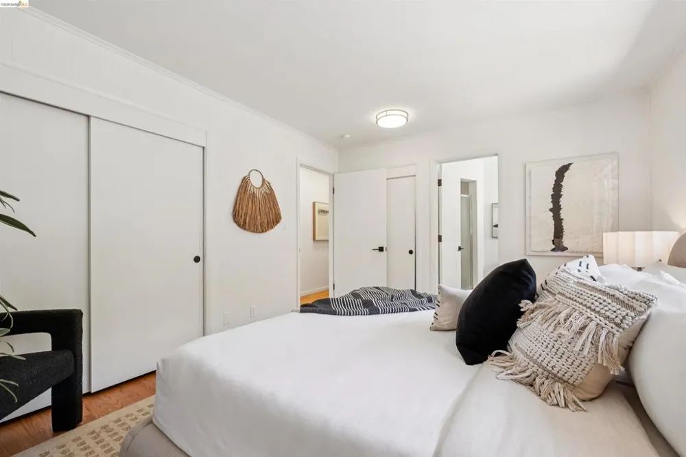 3353 Burdeck Dr Oakland, CA 94602
