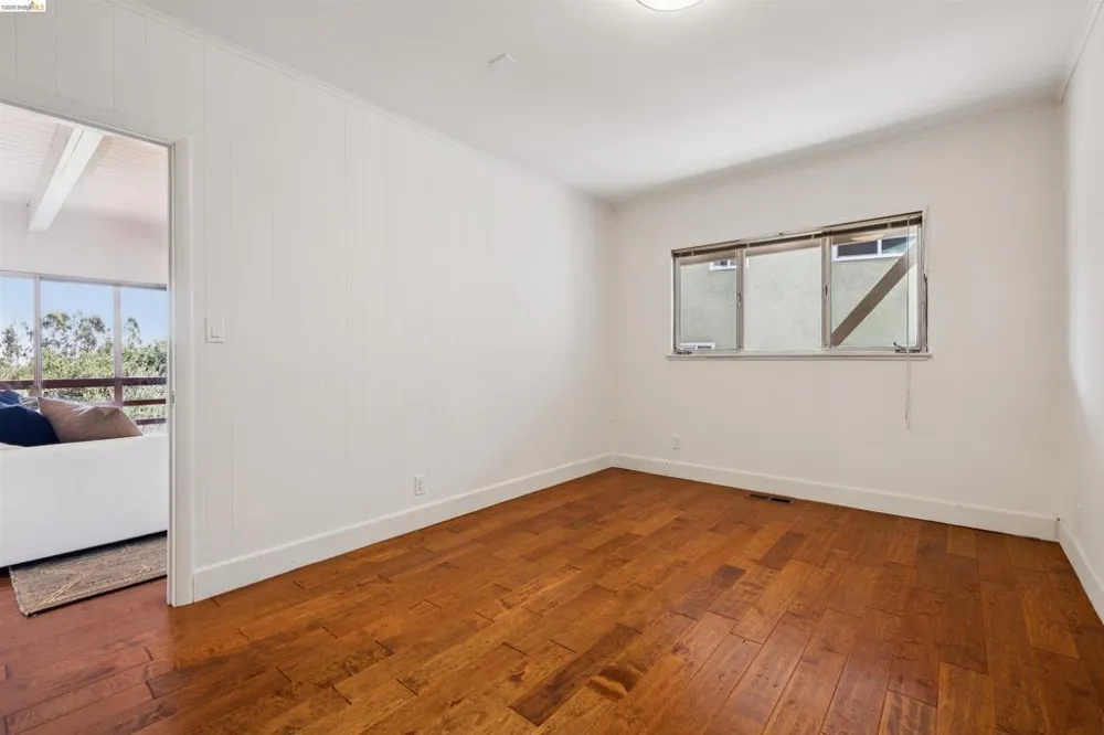 3353 Burdeck Dr Oakland, CA 94602