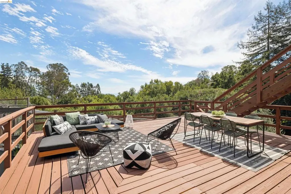 3353 Burdeck Dr Oakland, CA 94602