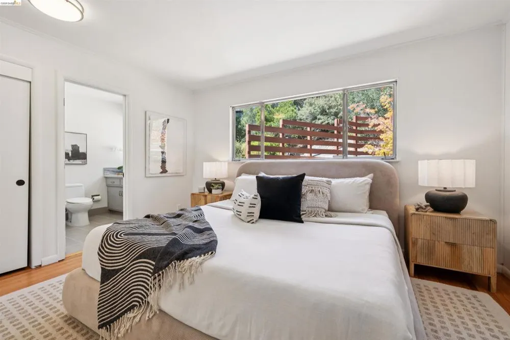3353 Burdeck Dr Oakland, CA 94602