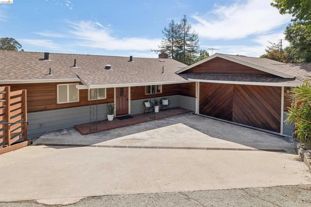 3353 Burdeck Dr Oakland, CA 94602