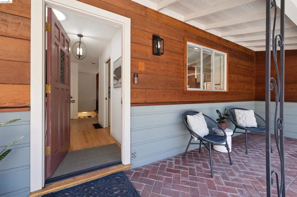 3353 Burdeck Dr Oakland, CA 94602