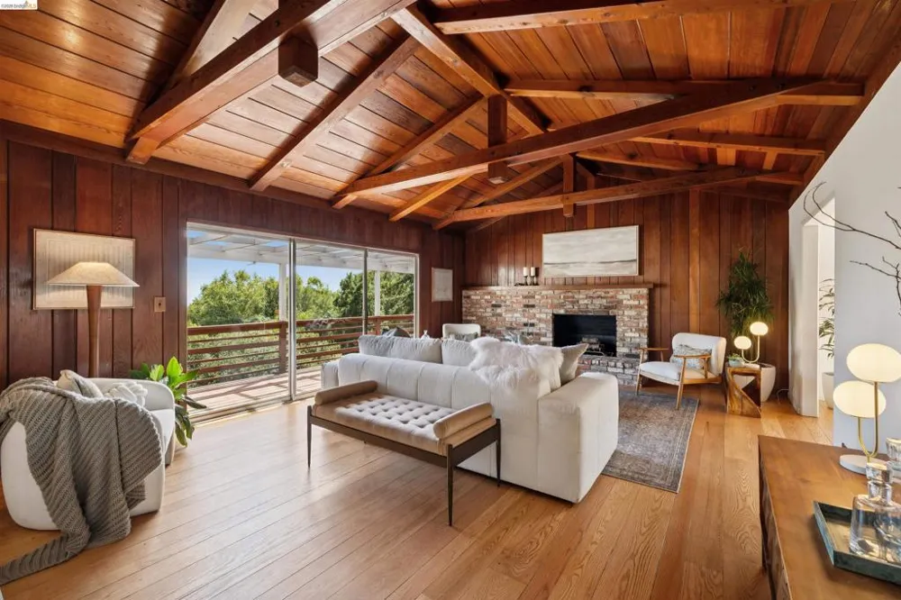 3353 Burdeck Dr Oakland, CA 94602