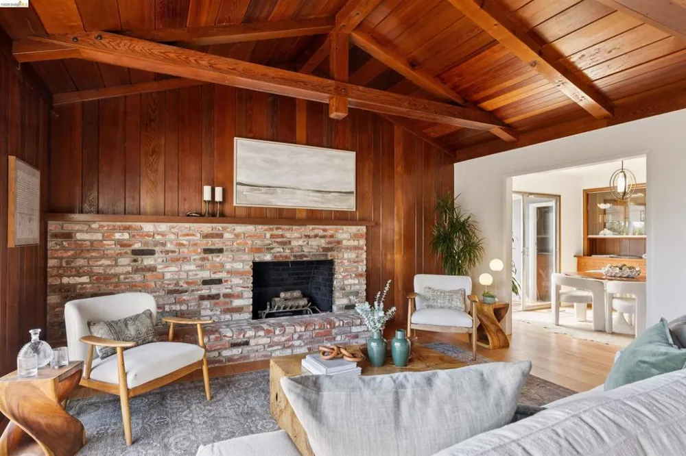3353 Burdeck Dr Oakland, CA 94602