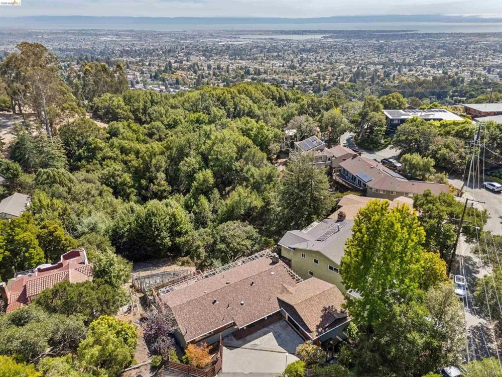 3353 Burdeck Dr Oakland, CA 94602