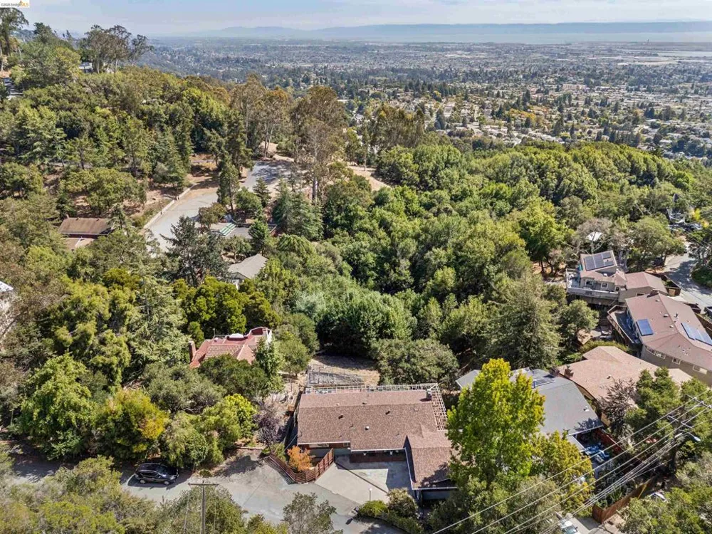 3353 Burdeck Dr Oakland, CA 94602