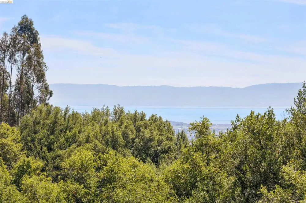 3353 Burdeck Dr Oakland, CA 94602