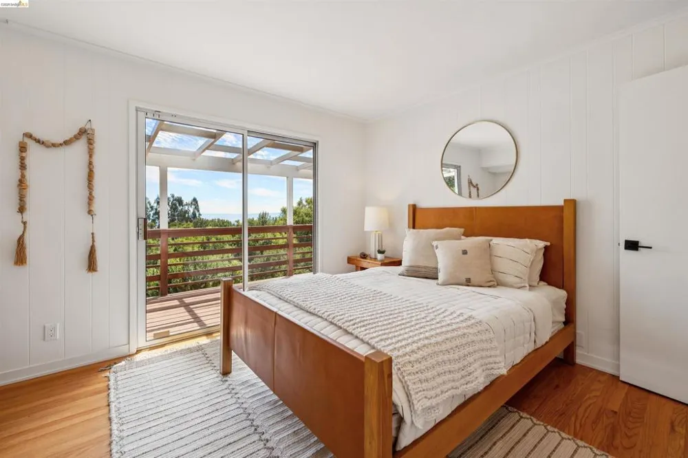 3353 Burdeck Dr Oakland, CA 94602