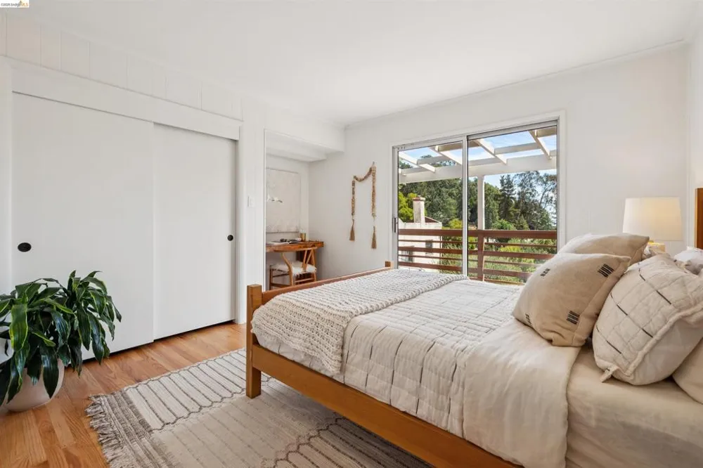 3353 Burdeck Dr Oakland, CA 94602