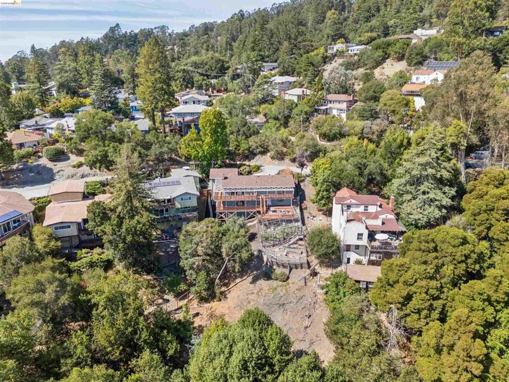 3353 Burdeck Dr Oakland, CA 94602