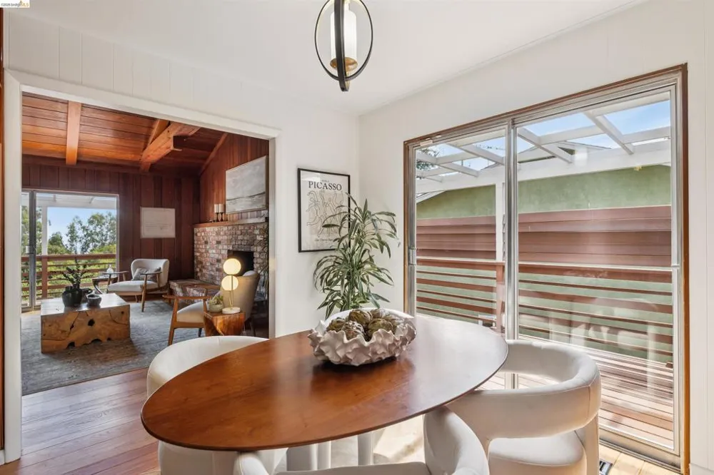 3353 Burdeck Dr Oakland, CA 94602