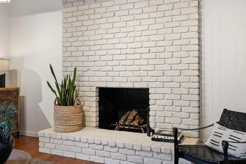 3353 Burdeck Dr Oakland, CA 94602