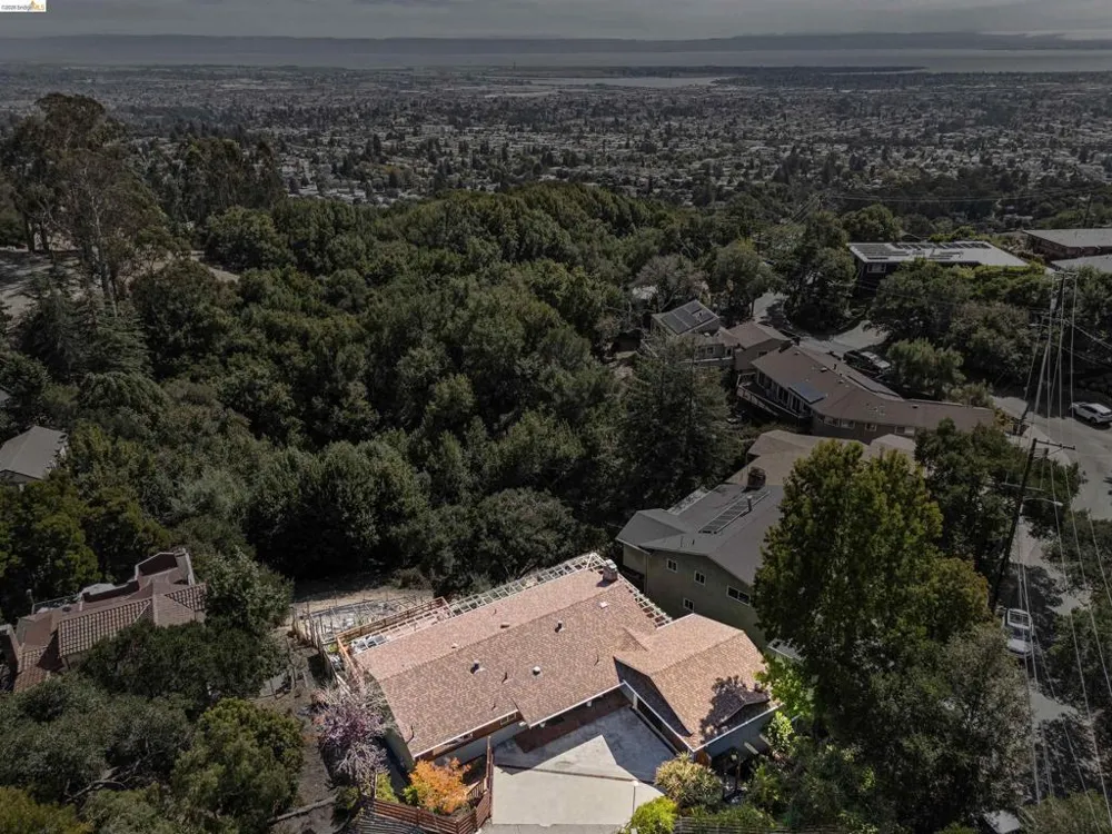 3353 Burdeck Dr Oakland, CA 94602