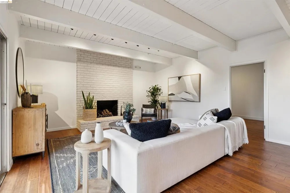 3353 Burdeck Dr Oakland, CA 94602