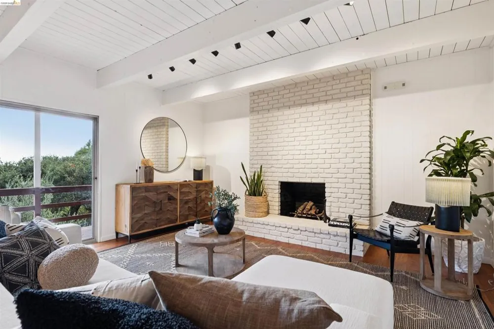 3353 Burdeck Dr Oakland, CA 94602