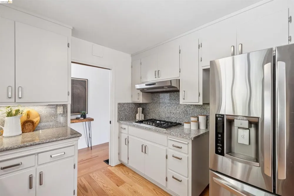 3353 Burdeck Dr Oakland, CA 94602