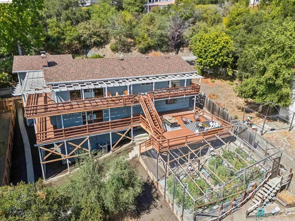 3353 Burdeck Dr Oakland, CA 94602