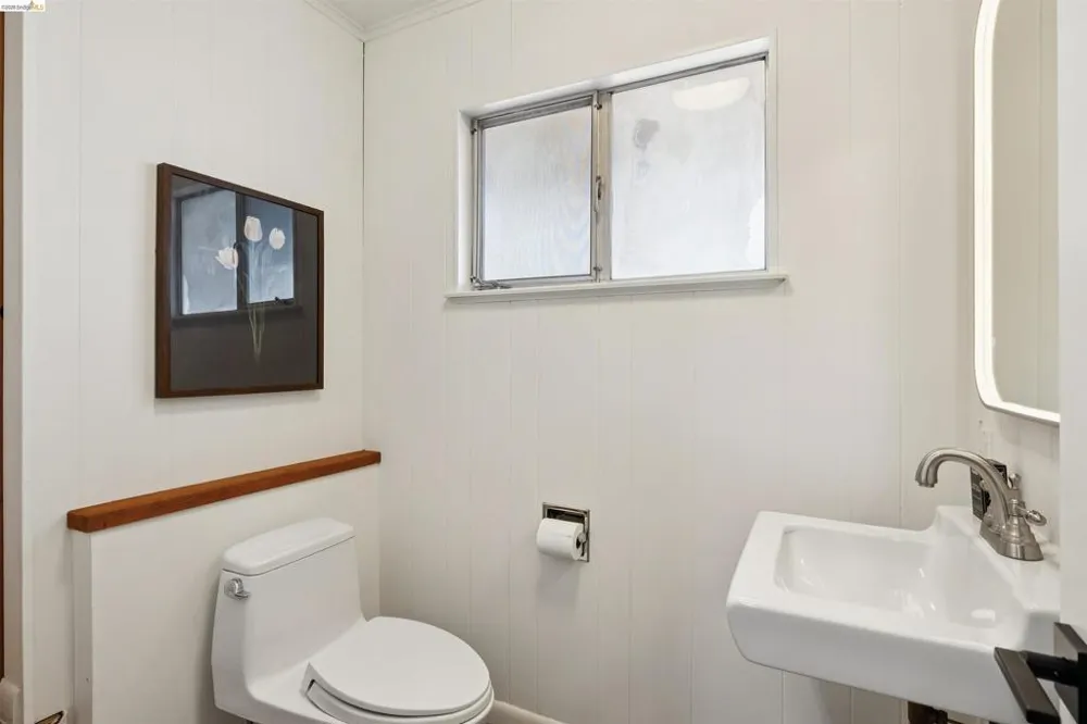 3353 Burdeck Dr Oakland, CA 94602