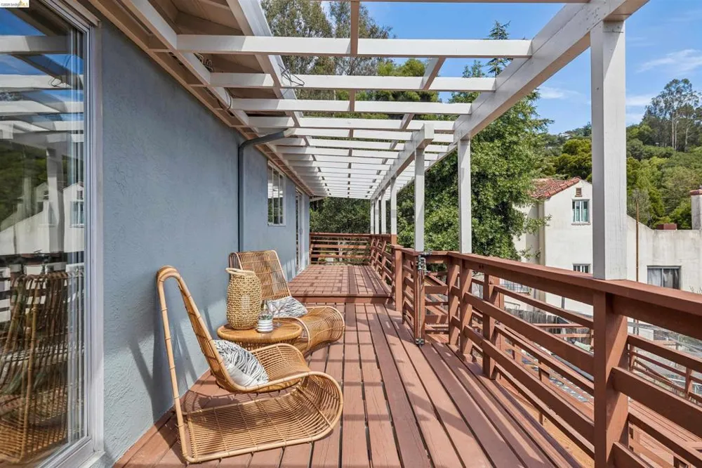 3353 Burdeck Dr Oakland, CA 94602