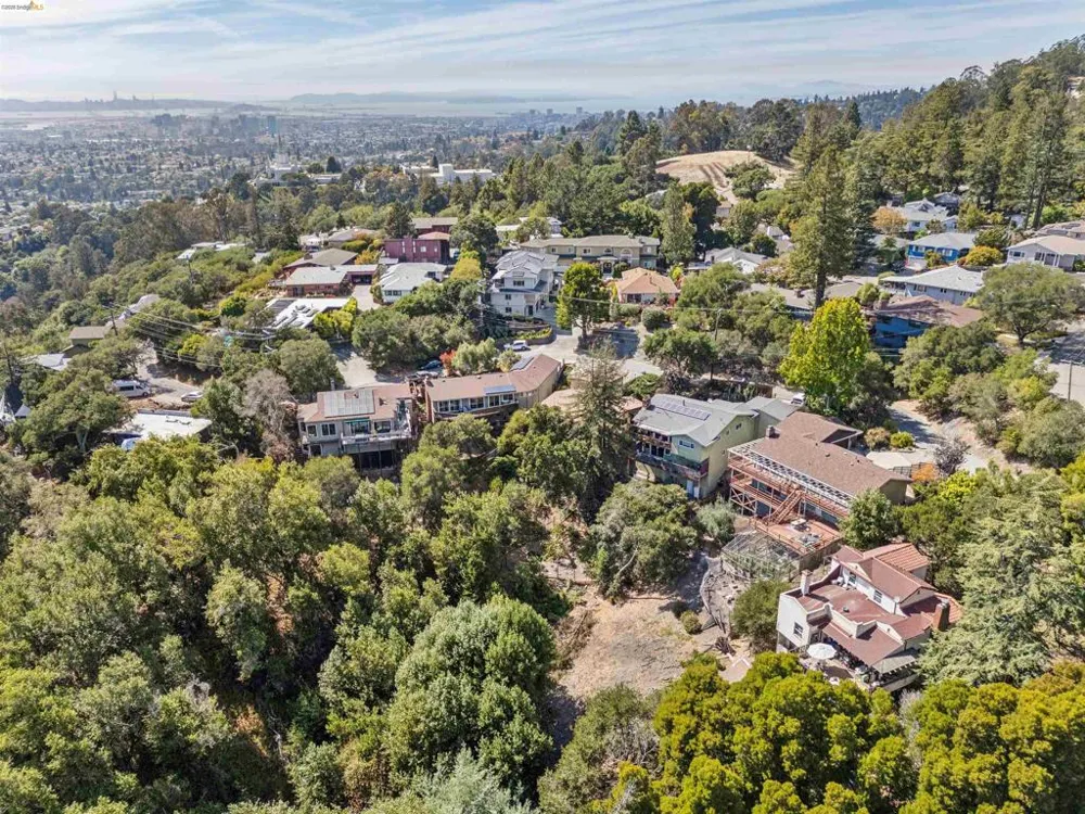 3353 Burdeck Dr Oakland, CA 94602