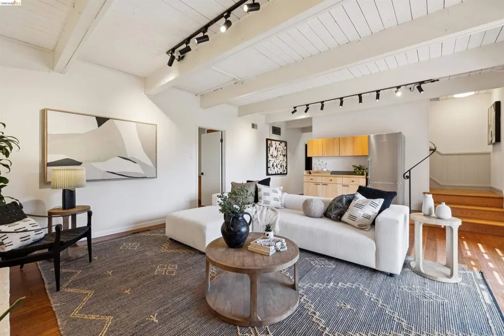 3353 Burdeck Dr Oakland, CA 94602