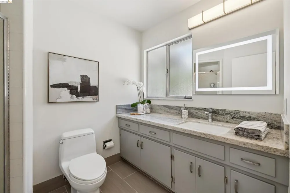 3353 Burdeck Dr Oakland, CA 94602