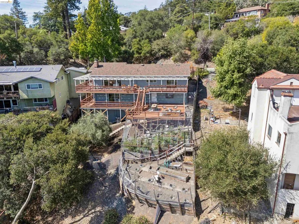 3353 Burdeck Dr Oakland, CA 94602