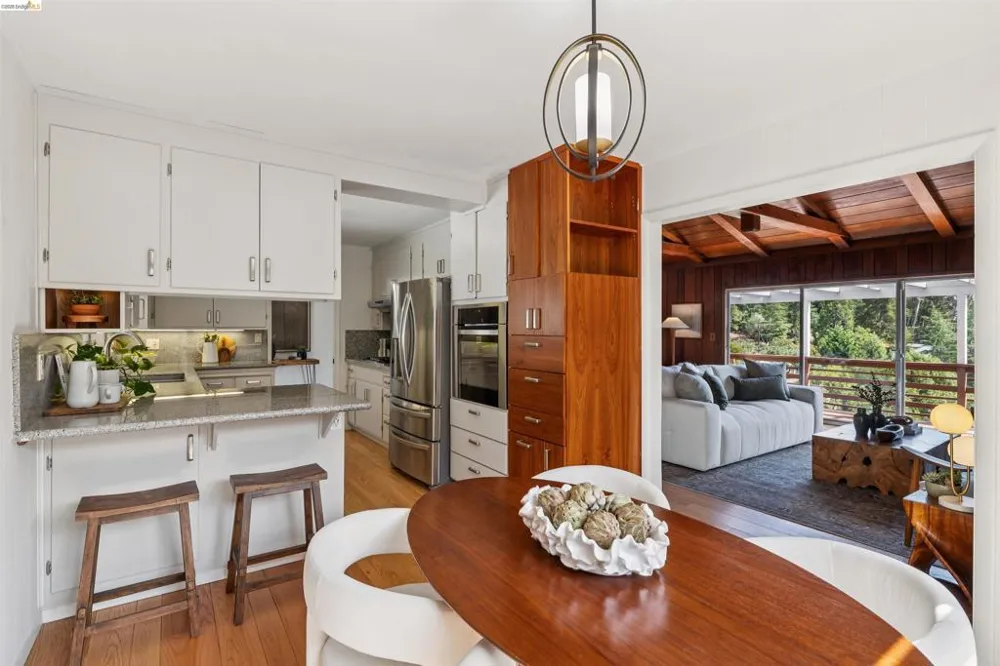 3353 Burdeck Dr Oakland, CA 94602