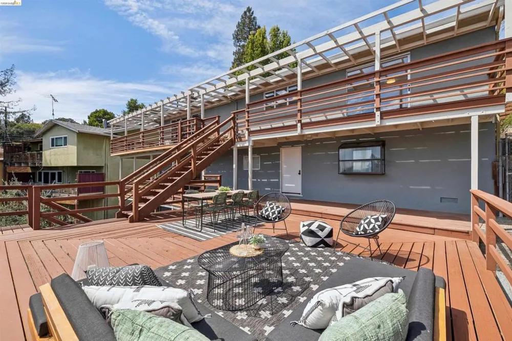 3353 Burdeck Dr Oakland, CA 94602