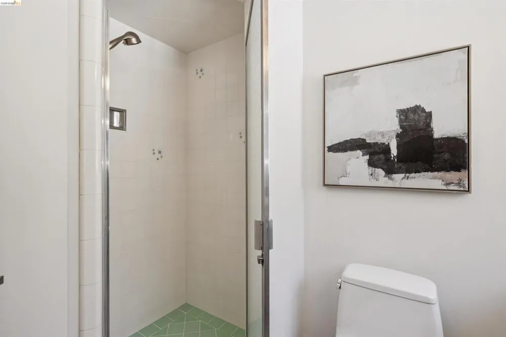 3353 Burdeck Dr Oakland, CA 94602
