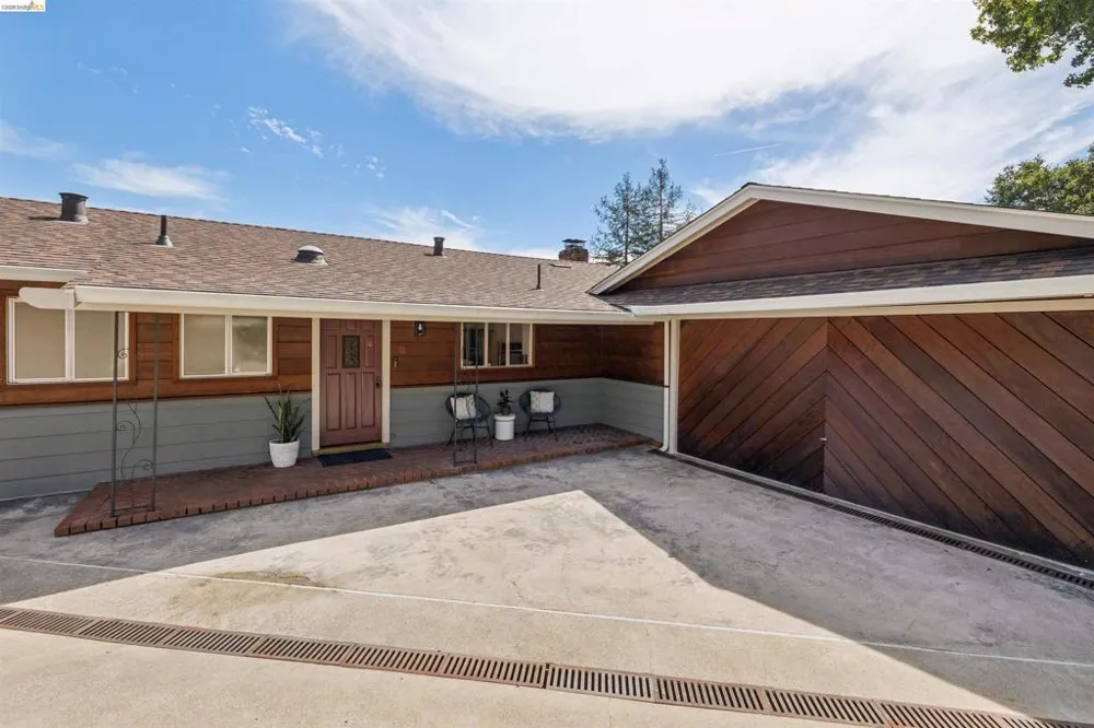 3353 Burdeck Dr Oakland, CA 94602