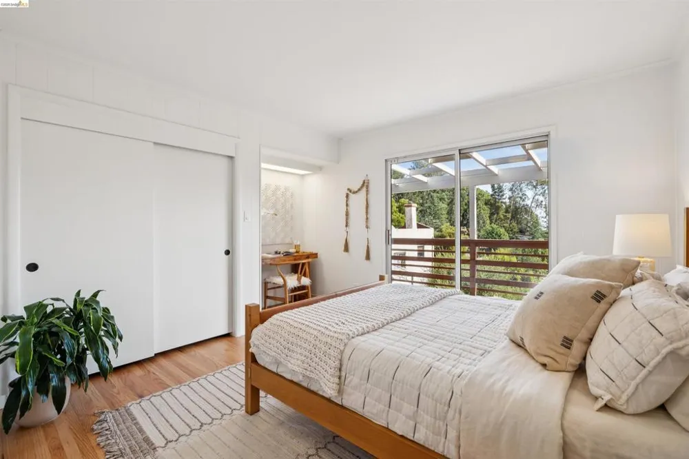 3353 Burdeck Dr Oakland, CA 94602