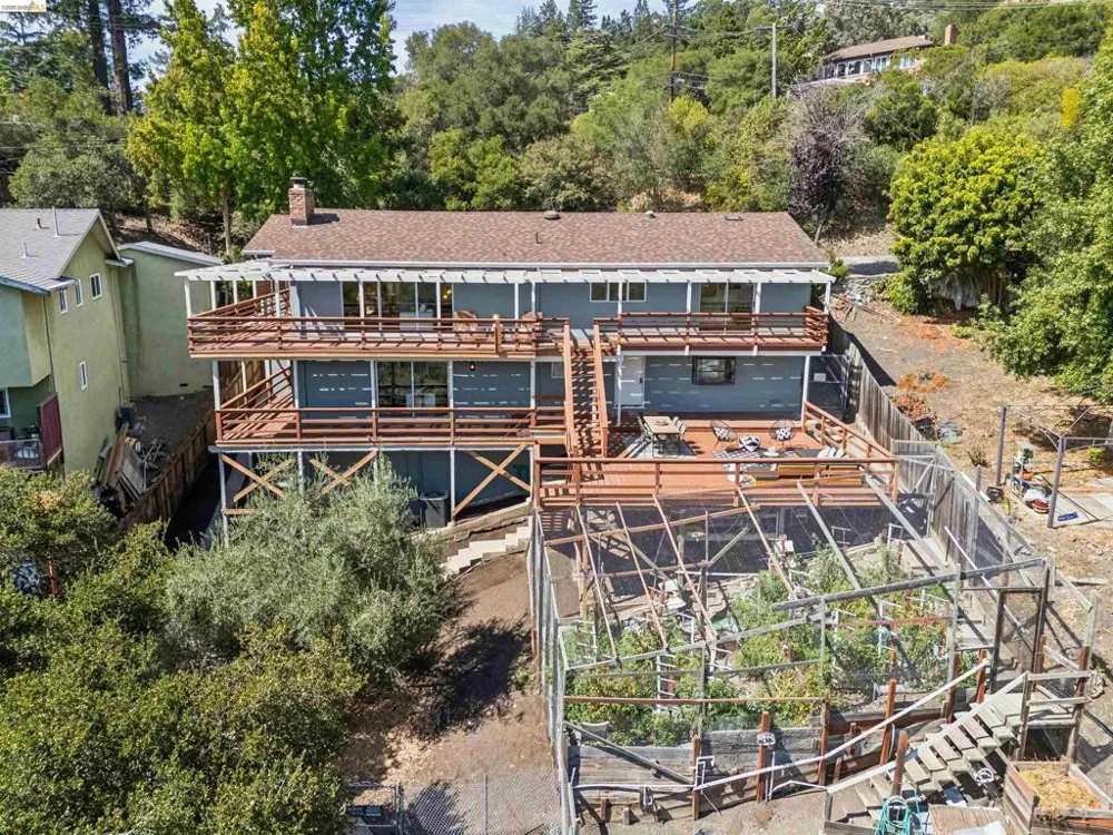 3353 Burdeck Dr Oakland, CA 94602