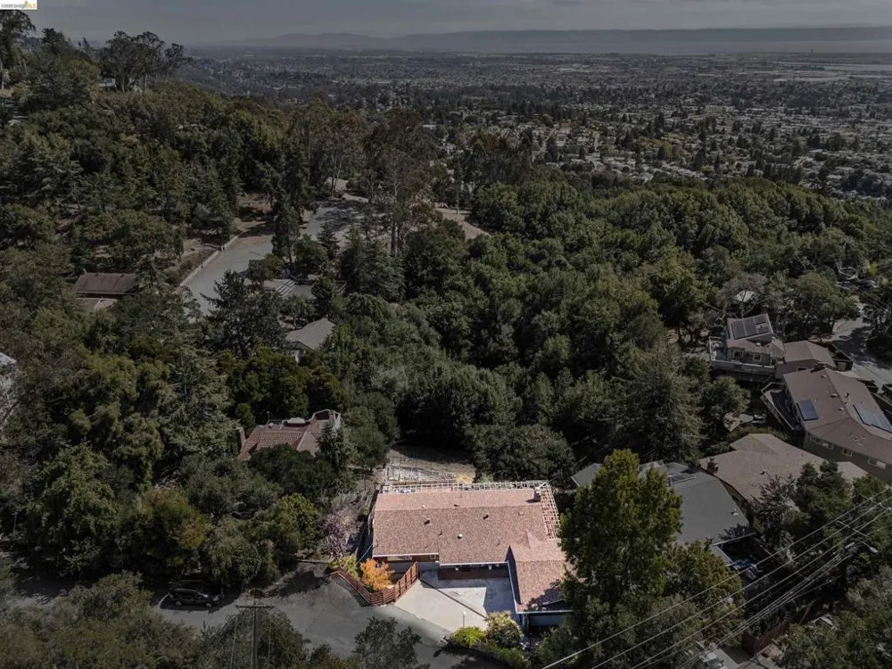 3353 Burdeck Dr Oakland, CA 94602