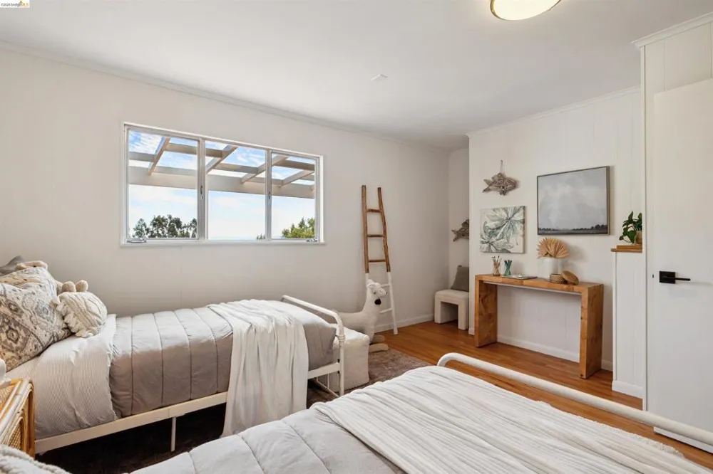 3353 Burdeck Dr Oakland, CA 94602