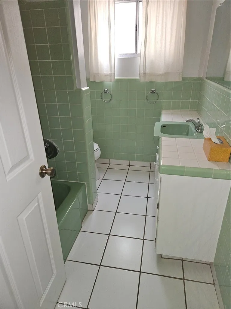 1724 E 1st #3 Long Beach, CA 90802