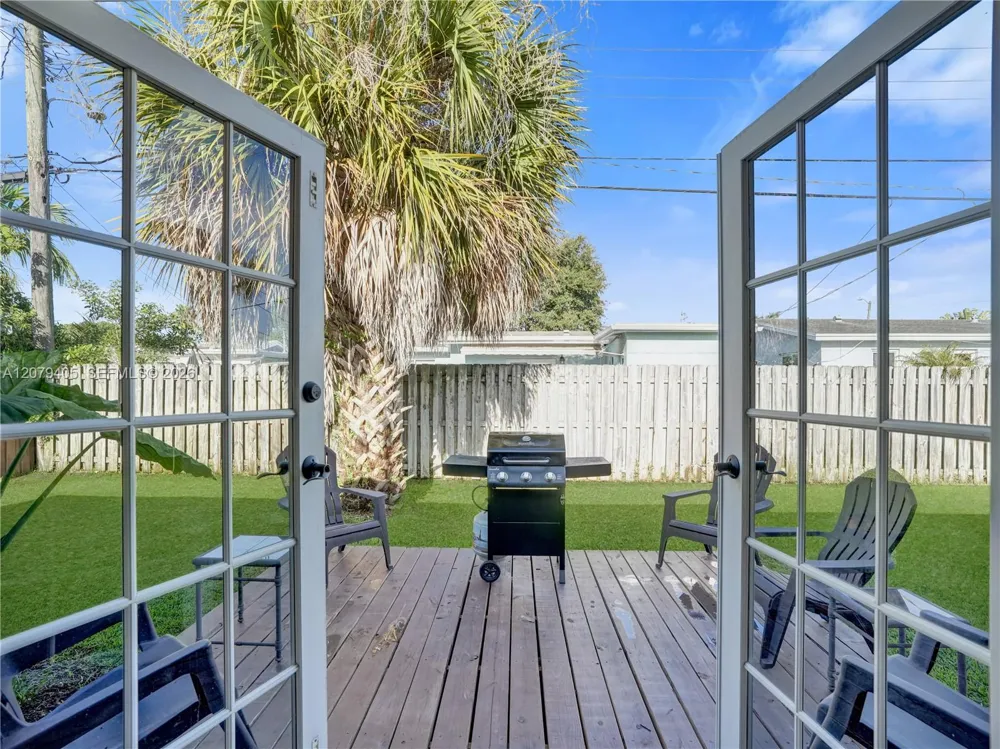 4681 NE 2nd Ave Oakland Park, FL 33334