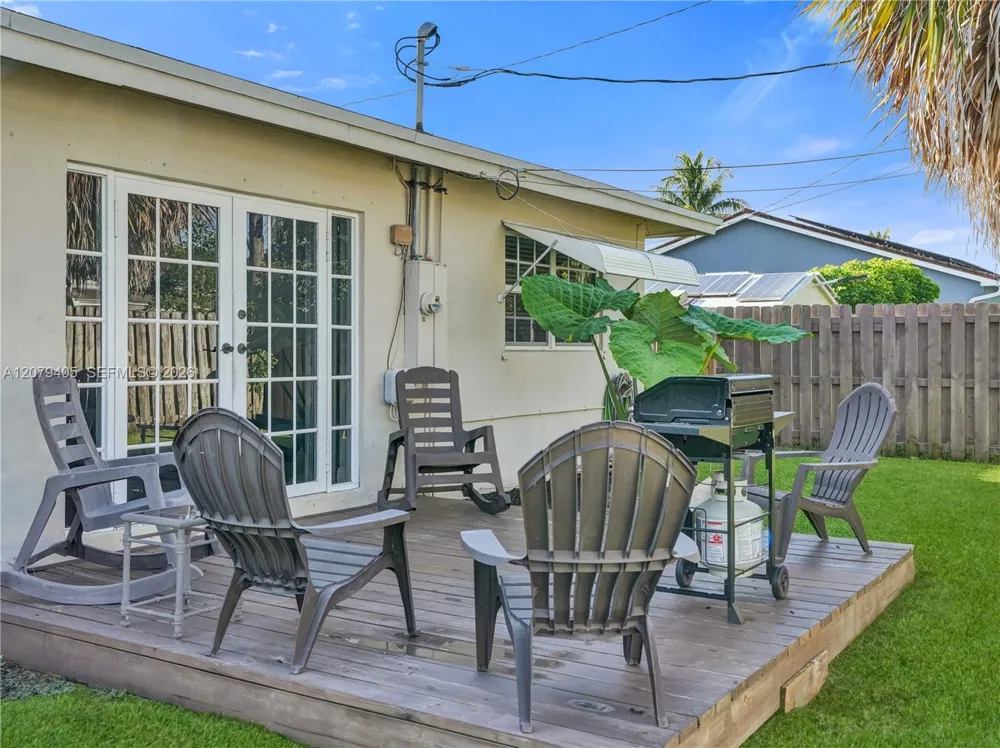 4681 NE 2nd Ave Oakland Park, FL 33334