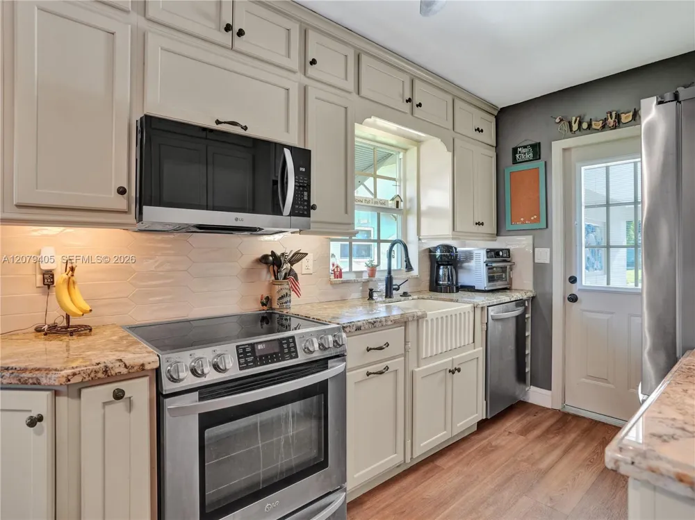 4681 NE 2nd Ave Oakland Park, FL 33334
