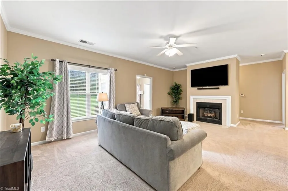 6941 Hanesbrook Circle #104 Clemmons, NC 27012