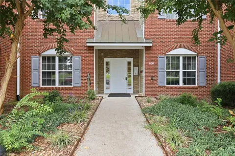 6941 Hanesbrook Circle #104
