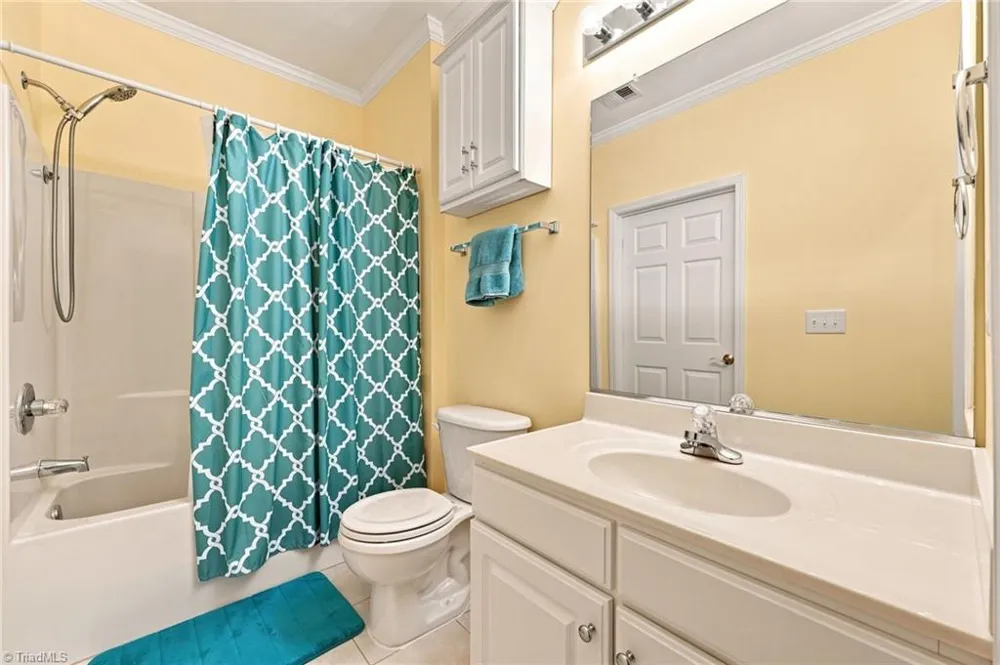 6941 Hanesbrook Circle #104 Clemmons, NC 27012
