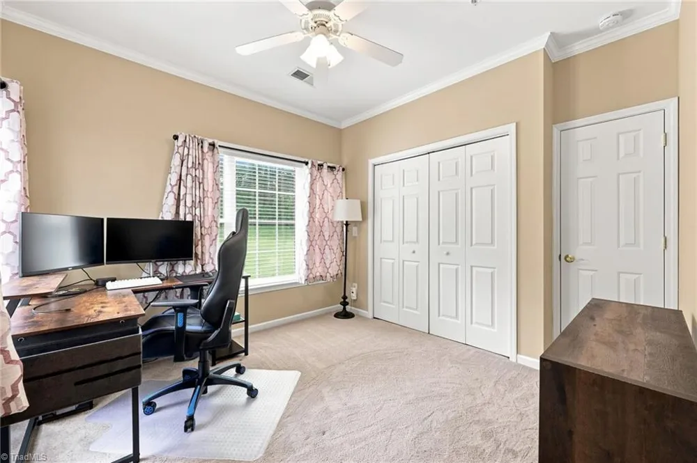 6941 Hanesbrook Circle #104 Clemmons, NC 27012