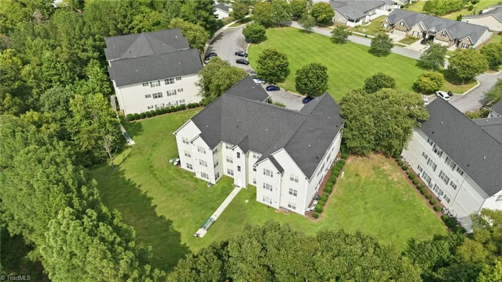 6941 Hanesbrook Circle #104 Clemmons, NC 27012