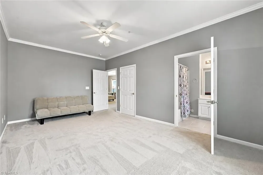 6941 Hanesbrook Circle #104 Clemmons, NC 27012