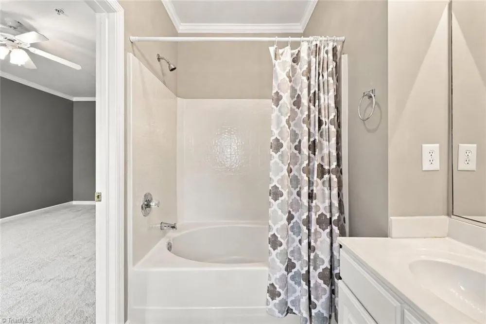 6941 Hanesbrook Circle #104 Clemmons, NC 27012