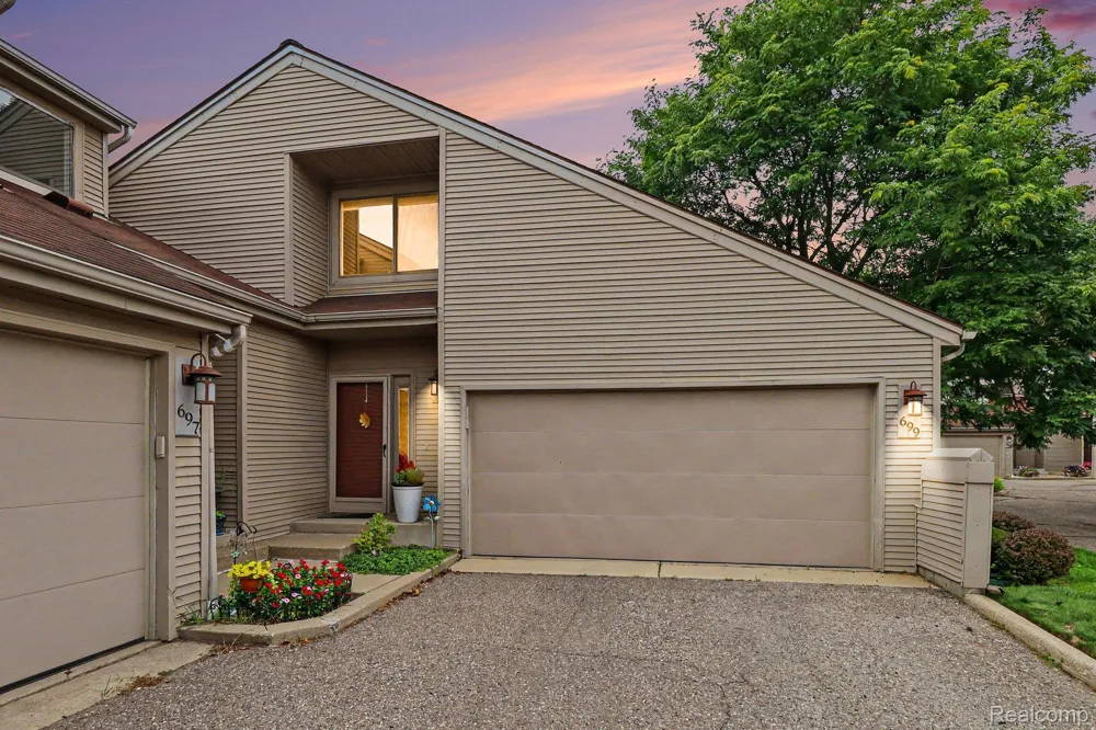 699 Charing Court Rochester Hills City, MI 48307