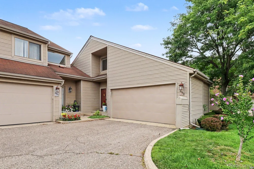 699 Charing Court Rochester Hills City, MI 48307