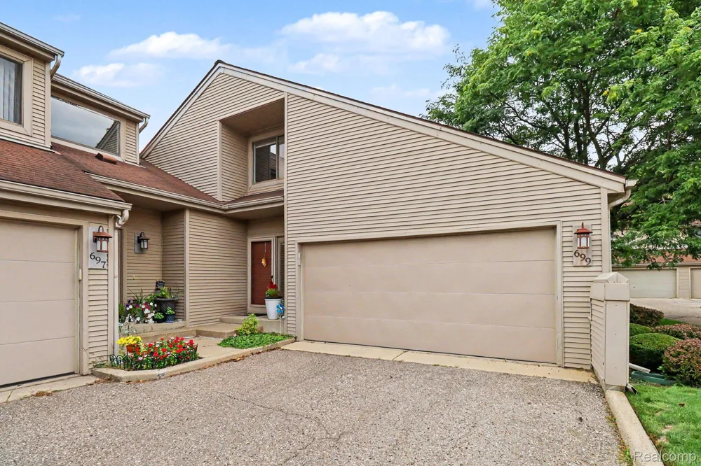 699 Charing Court Rochester Hills City, MI 48307